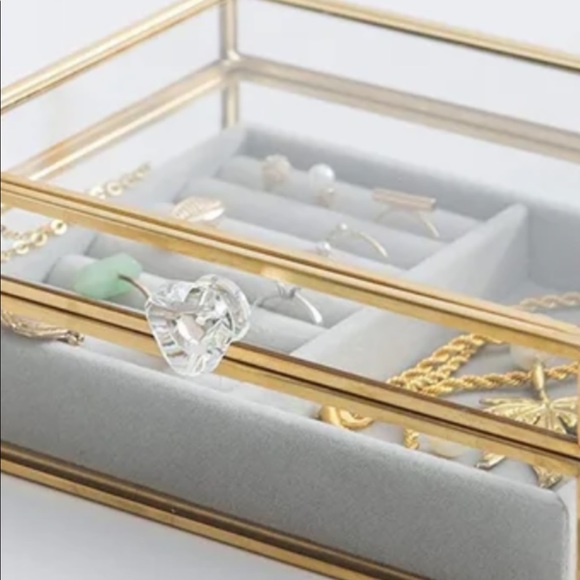 MEET YOUR POSHER 🌊🐠 - Picture 1 of 1